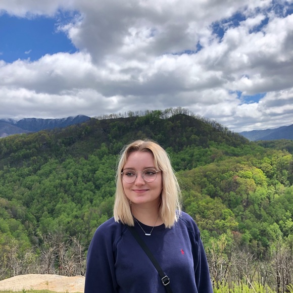 Meet your Posher, Emily - Picture 2 of 4